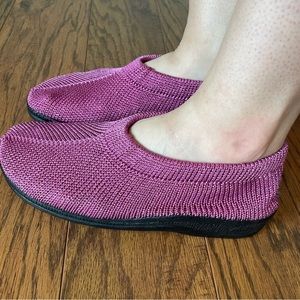 Confortinas - Ladies slip-on magenta knit shoes